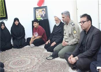 دیدار نماینده ولیفقیه در استان کرمانشاه با خانواده 3 شهید جنگ رمضان